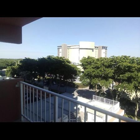 פורט לודרדייל Ft. Lauderdale Beach Resort מראה חיצוני תמונה